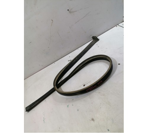 Уплотнитель порога левый