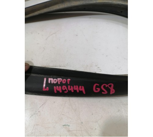 Уплотнитель порога левый