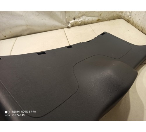 Обшивка крышки багажника