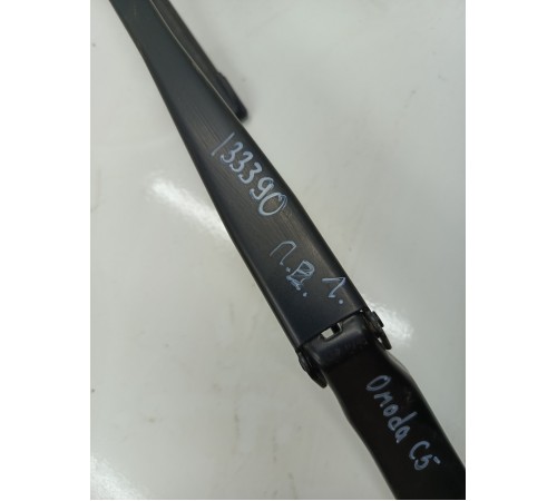 Поводок стеклоочистителя левый