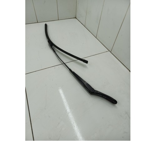 Поводок стеклоочистителя левый