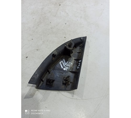 Уголок двери (передний левый внутренний)