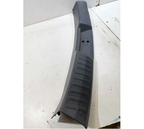 Накладка замка багажника, задней панели