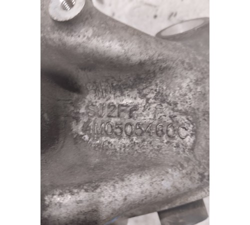 Кулак поворотный(задний правый)