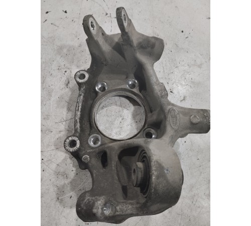 Кулак поворотный(задний правый)