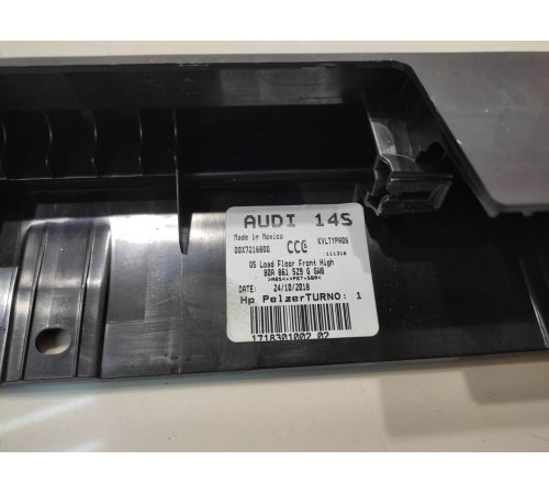 Накладка крышки багажника