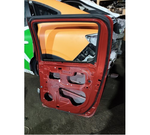 Дверь задняя правая