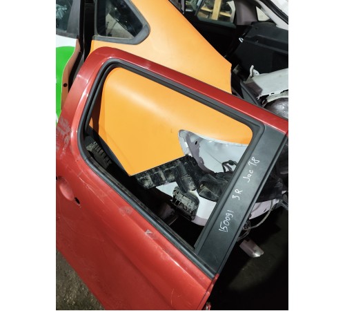 Дверь задняя правая