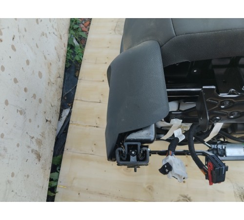 Сиденье переднее правое