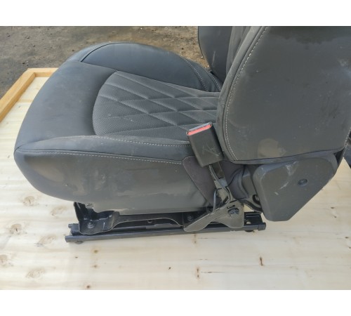 Сиденье переднее правое