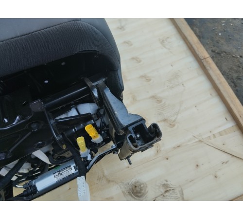 Сиденье переднее правое