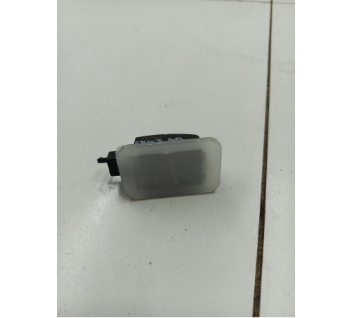 Плафон внутреннего освещения салона