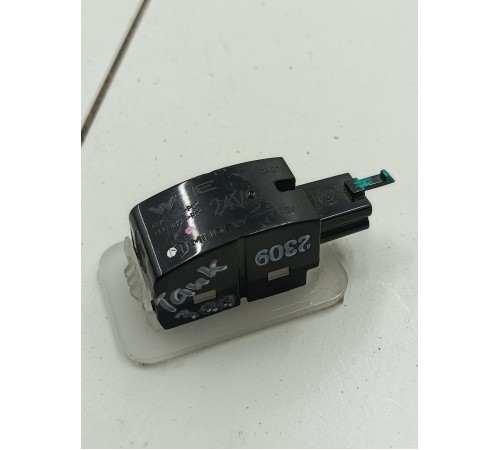 Плафон внутреннего освещения салона