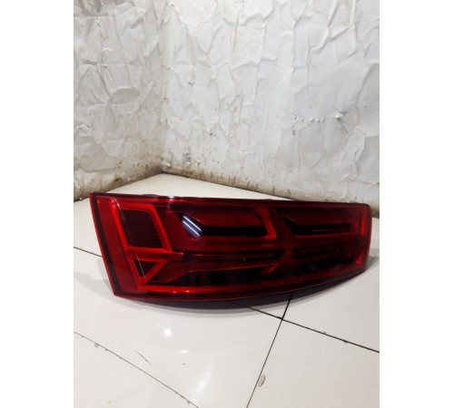 Фонарь крышки багажника левый