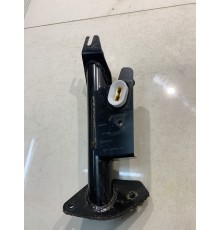 Кронштейн заднего сиденья (правый)