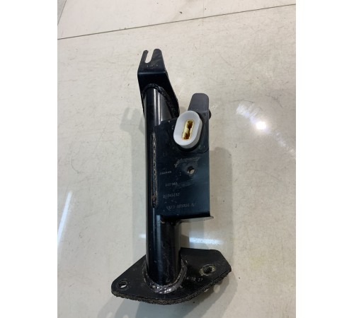 Кронштейн заднего сиденья (правый)