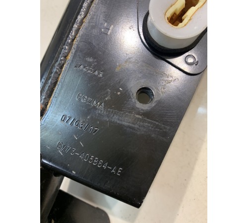 Кронштейн заднего сиденья (правый)