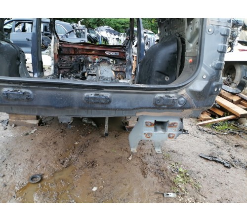 Задняя панель кузова