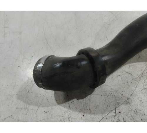 Патрубок системы охлаждения