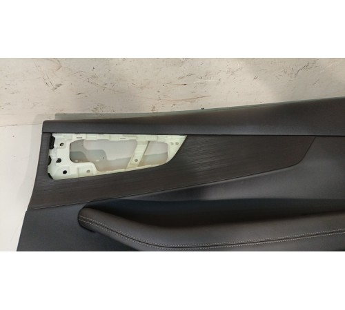 Обшивка двери задней правой