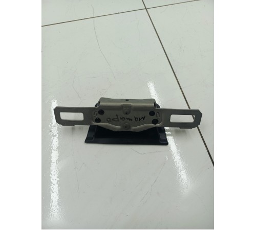 Ответная часть замка багажника