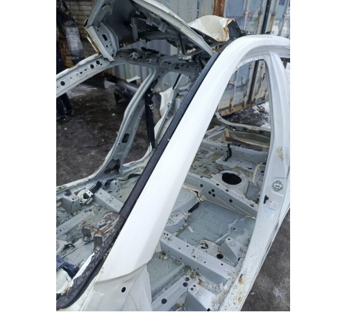 Стойка лобового стекла левая