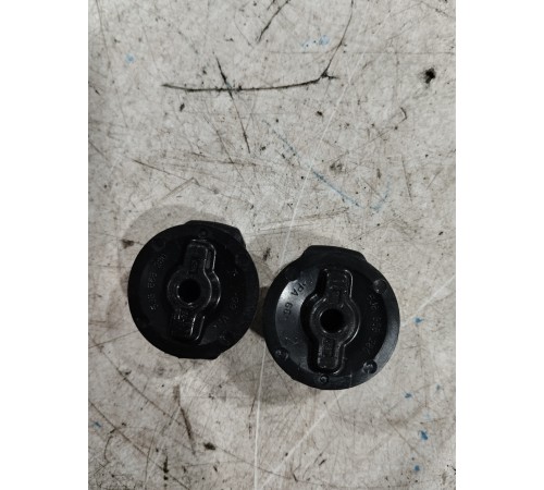 Держатель задней полки (фиксатор)