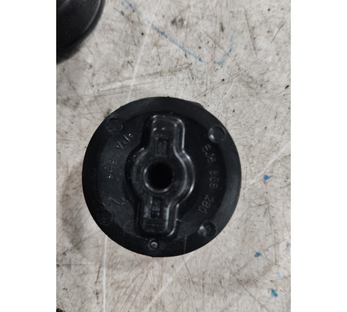 Держатель задней полки (фиксатор)