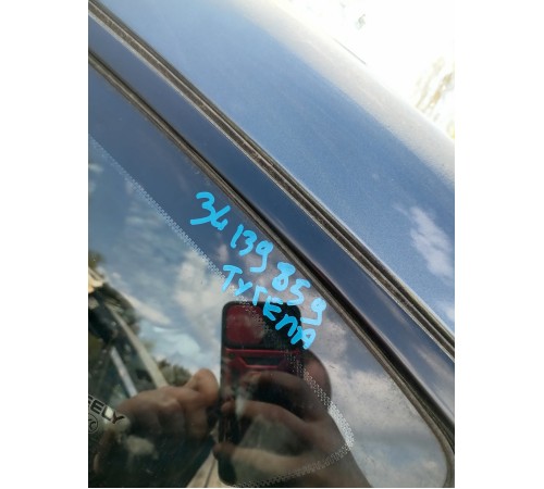 Глухое стекло кузова левое