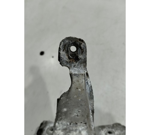 Кронштейн(крепление) переднего подрамника правый