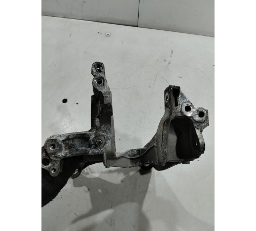 Кронштейн(крепление) переднего подрамника правый