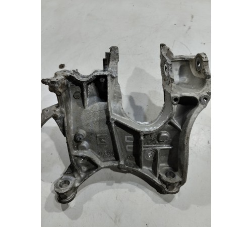 Кронштейн(крепление) переднего подрамника правый