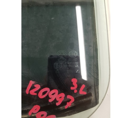 Стекло двери заднее левое