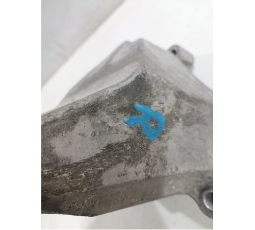 Кронштейн опоры двигателя