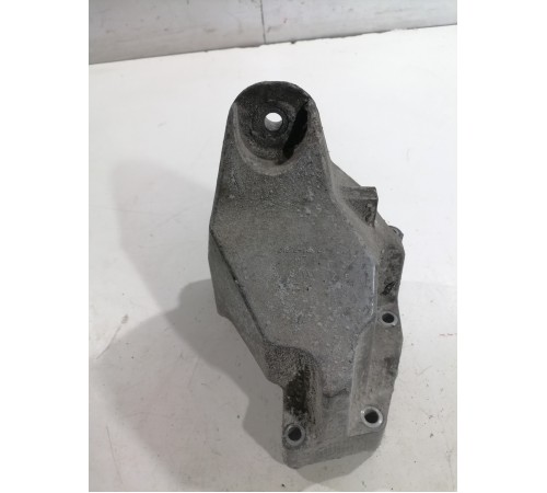 Кронштейн опоры двигателя