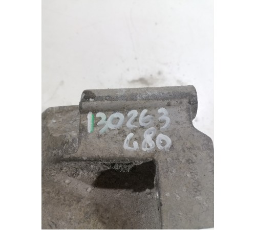 Кронштейн опоры двигателя