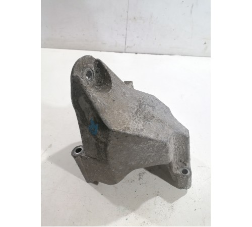 Кронштейн опоры двигателя