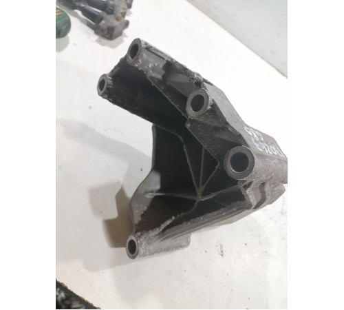 Кронштейн опоры двигателя