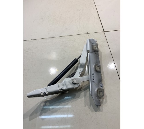 Петля багажника (левая)