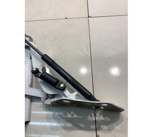 Петля багажника (левая)