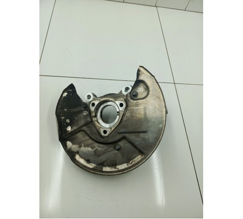 Кулак поворотный передний левый