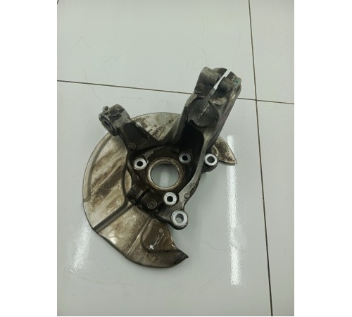 Кулак поворотный передний левый