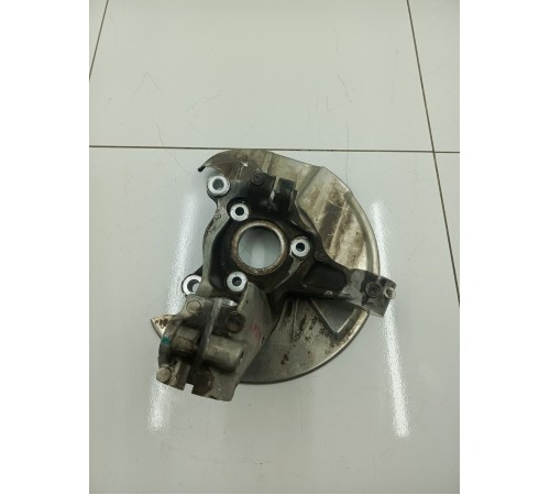 Кулак поворотный передний левый