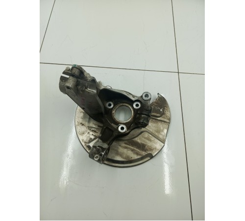 Кулак поворотный передний левый