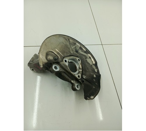 Кулак поворотный передний левый