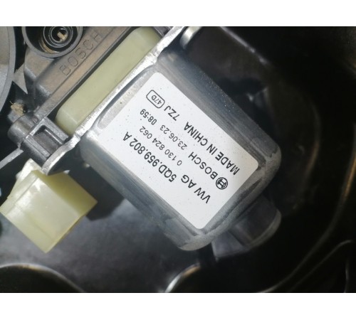 Стеклоподьемник передний правый с моторчиком