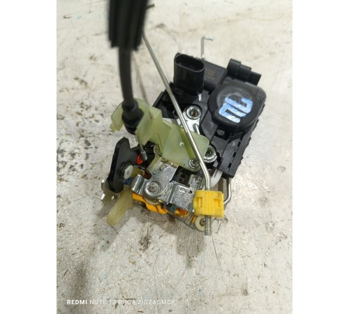 Замок двери передний левый