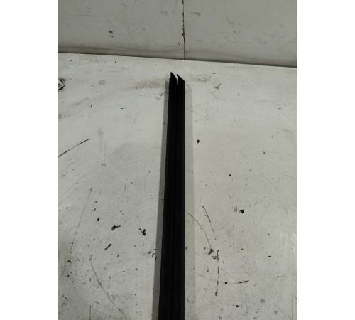 Уплотнитель стекла (передний левый внутренний)