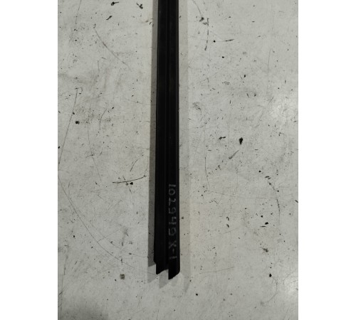 Уплотнитель стекла (передний левый внутренний)