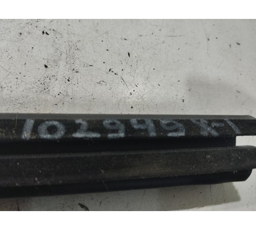 Уплотнитель стекла (передний левый внутренний)